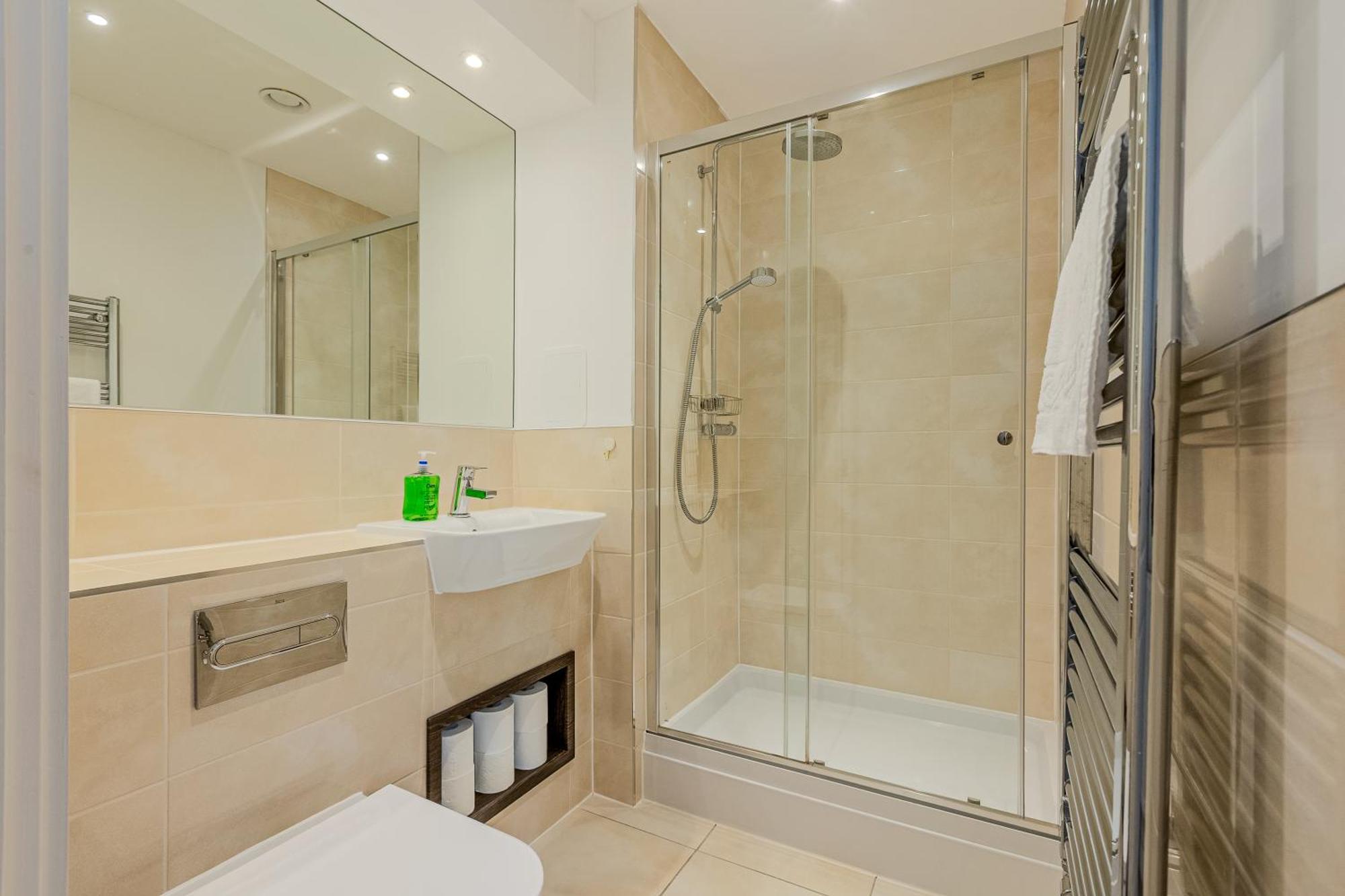 Spacious 2br With Balcony In Camberwell